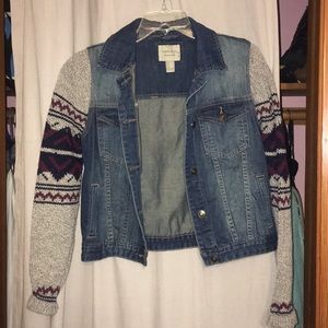 Jean jacket with knit sleeves